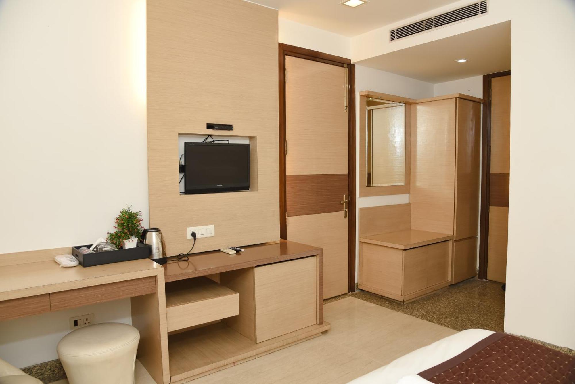 Hotel The Emporio A Boutique Rooms Near Anand Vihar Vaishali Ghaziabad Exterior foto
