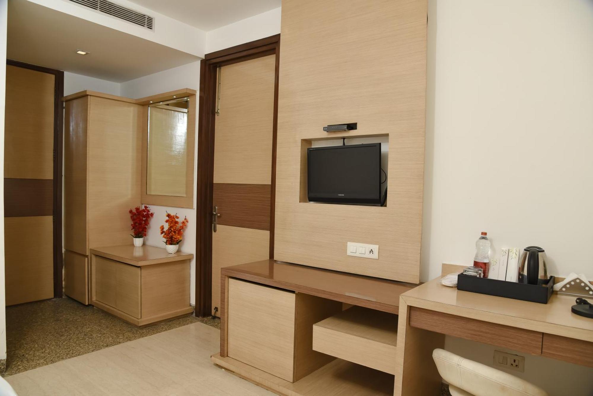 Hotel The Emporio A Boutique Rooms Near Anand Vihar Vaishali Ghaziabad Exterior foto